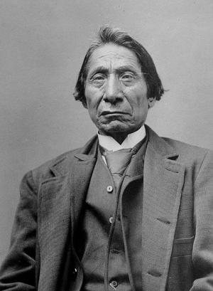 Red Cloud about 1890, 22 years after Lakota and Cheyenne warriors drove  the U.S. Army out of the Powder River Basin. Firstpeople.us