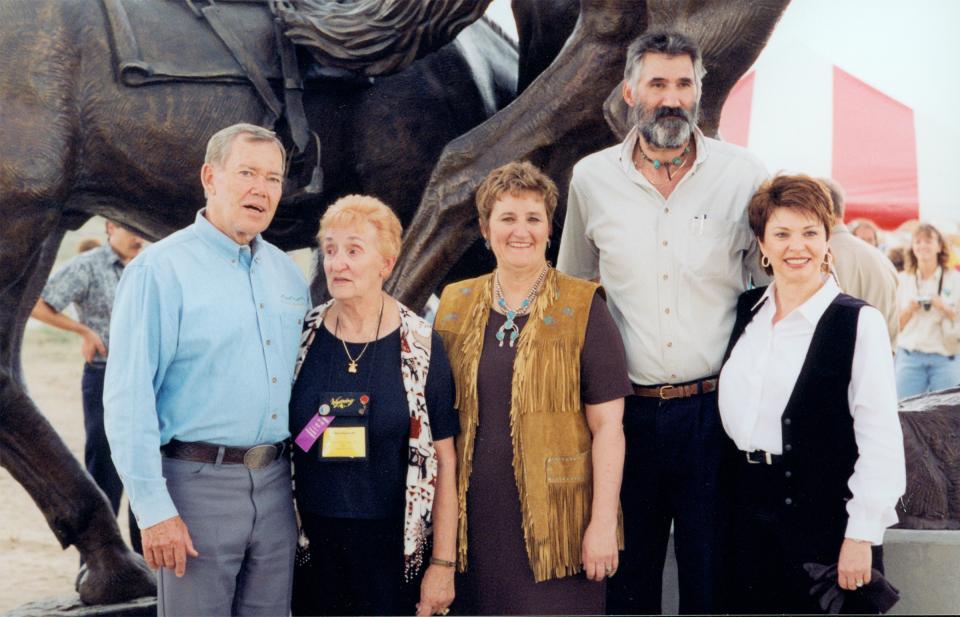 Present at a 2001 National Historic Trails Center ceremony dedicating a statue, above, of Pony Express riders exchanging a mochila, were some of the many collaborators, below, who made the center possible. Left to right, Wyoming’s U.S. Sen. Craig Thomas; NHTIC Foundation Director Edna Kennell; Foundation Board Chair Mary Behrens; Steve the construction boss; and U.S. Rep. Barbara Cubin. BLM courtesy photo; statue photo by Tom Rea. 