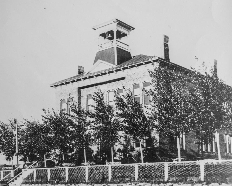 Frank Canton claimed that as a bachelor sheriff, he lived for a few months in the early 1880s in the cupola of the new Johnson County Courthouse, shown here. Perhaps he lived in the attic underneath the cupola. Johnson County Library photo.
