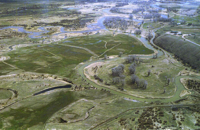The fur-trade rendezvous grounds at the confluence of Horse Creek and the Green River. The De Smet monument is at upper right. Pinedale Online.