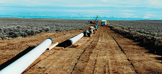 Laying a twelve-and-three-quarter-inch buried pipeline from the Jonah West field north to the Falcon Compressor Station. This photo was taken at Bird Canyon. (MOC photo)