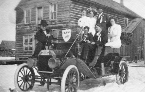 Pinedale's first graduating class of 8th graders, 1911. Paul Allen collection.