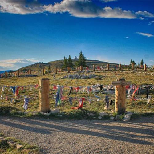 The Medicine Wheel as it looks today. The post and rope fence was built to replace a taller, steel-mesh fence topped with barbed wire. Visitors, particularly Native American people, often leave traditional prayer offerings of brightly colored cloth. Robert Clayton photo, rocdoctravel.com.