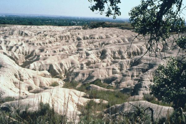 heavily eroded area of hills with many clefts, nno vegeatation