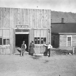Alcova Post Office, 1903. Townspeople hoped tourists would flock to the nearby hot springs.