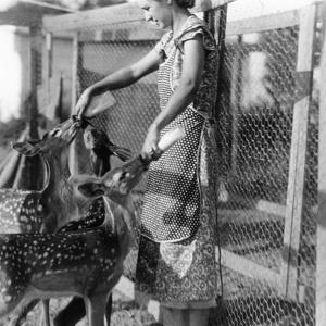 Louise Murie and friends, 1934, when her husband, Adolph, was doing a study of white-tailed deer at the University of Michigan. The Murie Center.