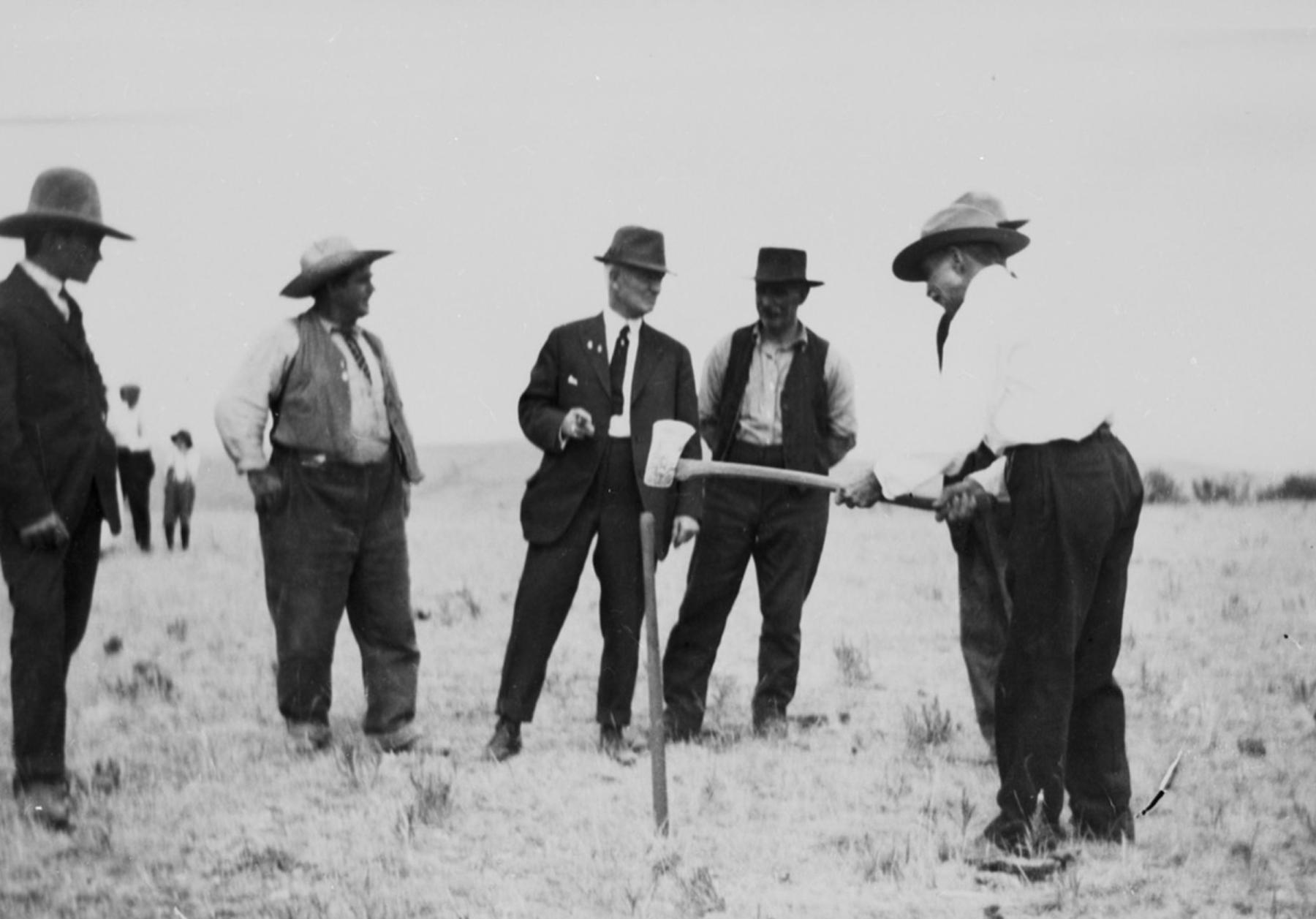 Local history buff Charles Bezold drives an old broomstick in 1919 to mark the location of the Wagon Box Fight corral, while fight survivor Sam Gibson—center, in suit and tie—and others look on. This was Gibson’s first trip to the site since 1908, when he and Bezold first located the spot. Grace Hebard subsidized Gibson’s trip from Missouri to Wyoming, but could not afford to travel there herself from her home in Laramie. American Heritage Center. 
