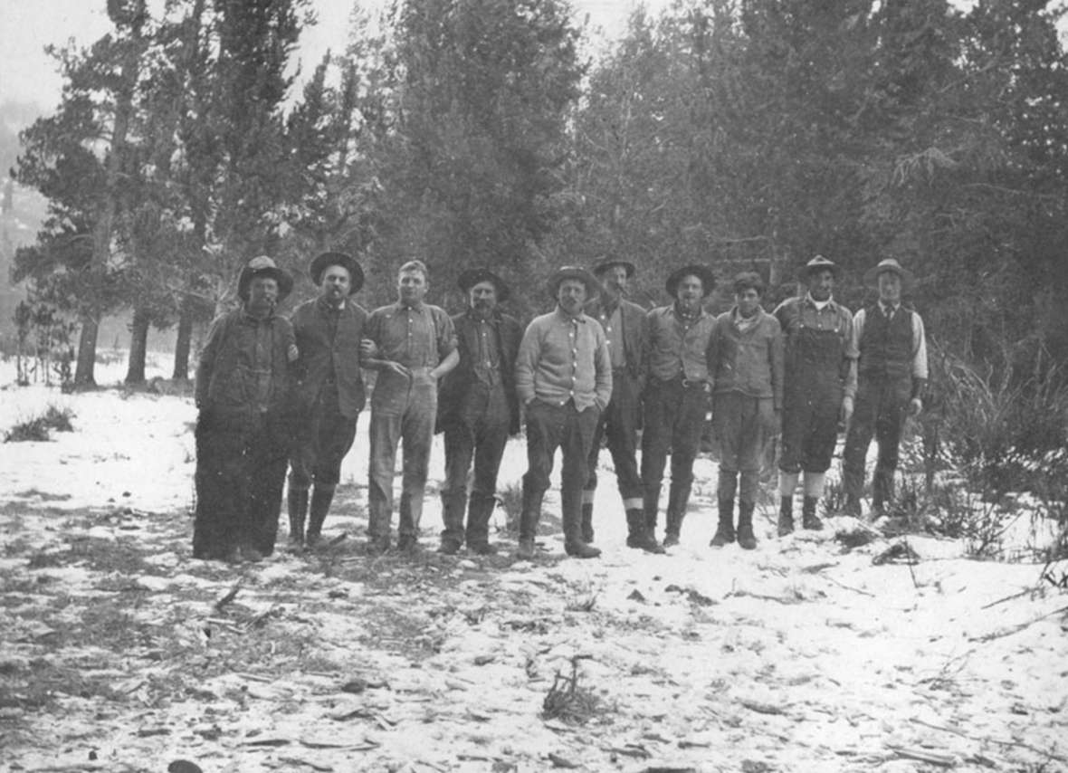 Charles Gates, second from left, with all the guides, horse wranglers, cooks, and camp attendants on the trip guided by Ned Frost, fall 1913. Park County Archives.
