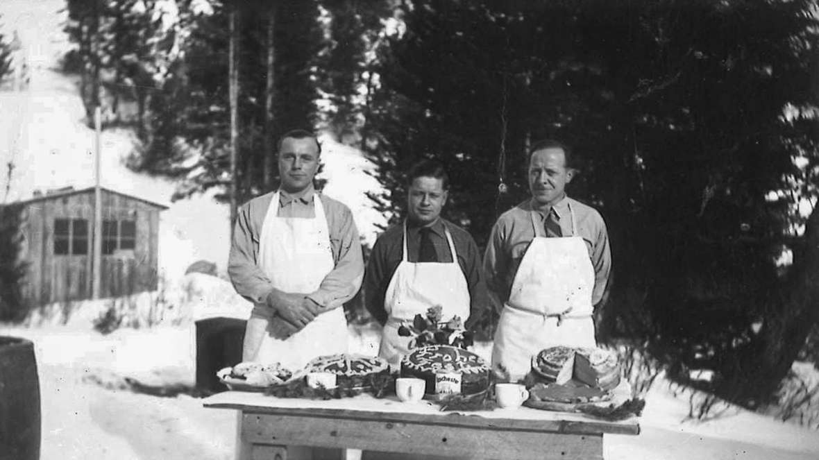 Camp Dubois cooks pose with their Christmas cakes, December 1944. Lt. Harold Harlamert photo, courtesy Linda Siemens. Camp Dubois cooks pose with their Christmas cakes, December 1944. Lt. Harold Harlamert photo, courtesy Linda Siemens.
