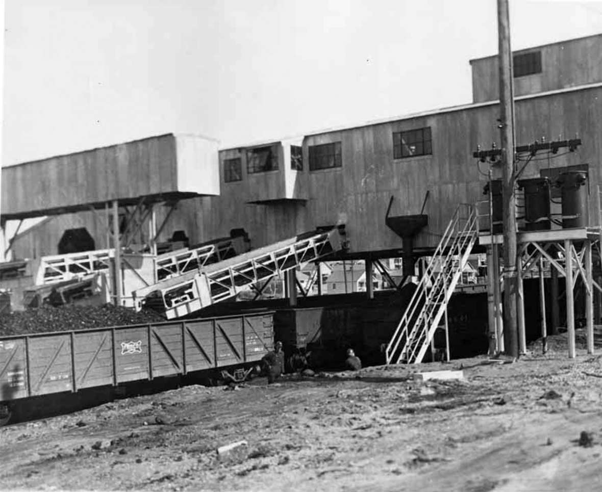 In 1936, a new, modern tipple was erected. At the tipple coal was dumped into a hopper, sorted by size and then, as shown here, loaded into railroad cars. Sweetwater County Historical Museum.