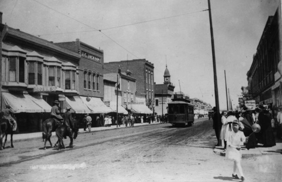 Electric, interurban streetcars like this one on Main Street in Sheridan served the city and the coal camps north of town. No date. Kuzara collection, Sheridan County Fulmer Public Library.