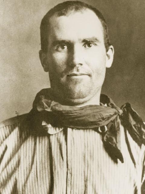 Henry Rhodes “Bub” Meeks. On August 13, 1896, he, Elzy Lay, and Butch Cassidy robbed the Montpelier Bank in Montpelier, Idaho, of $7,000 to raise money for the defense of Matt Warner and Walter Wall. mug shot of a man in in a striped shirt wearing a bandanna
